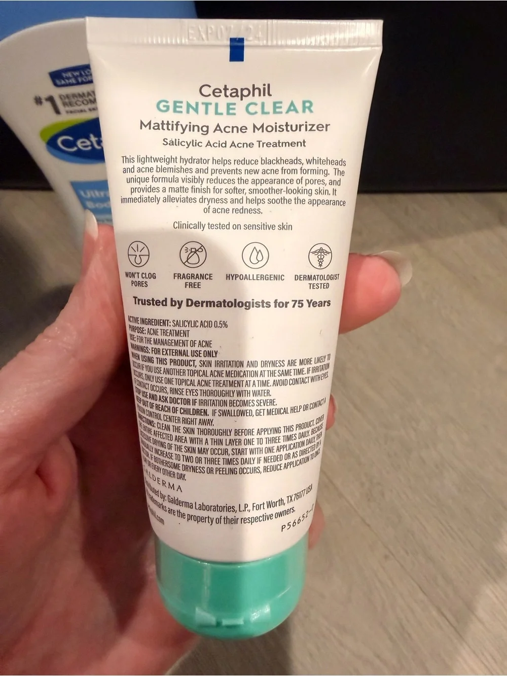 Cetaphil Ultra Gentle Body Wash & Gentle Clear Moisturizer - Blue and White